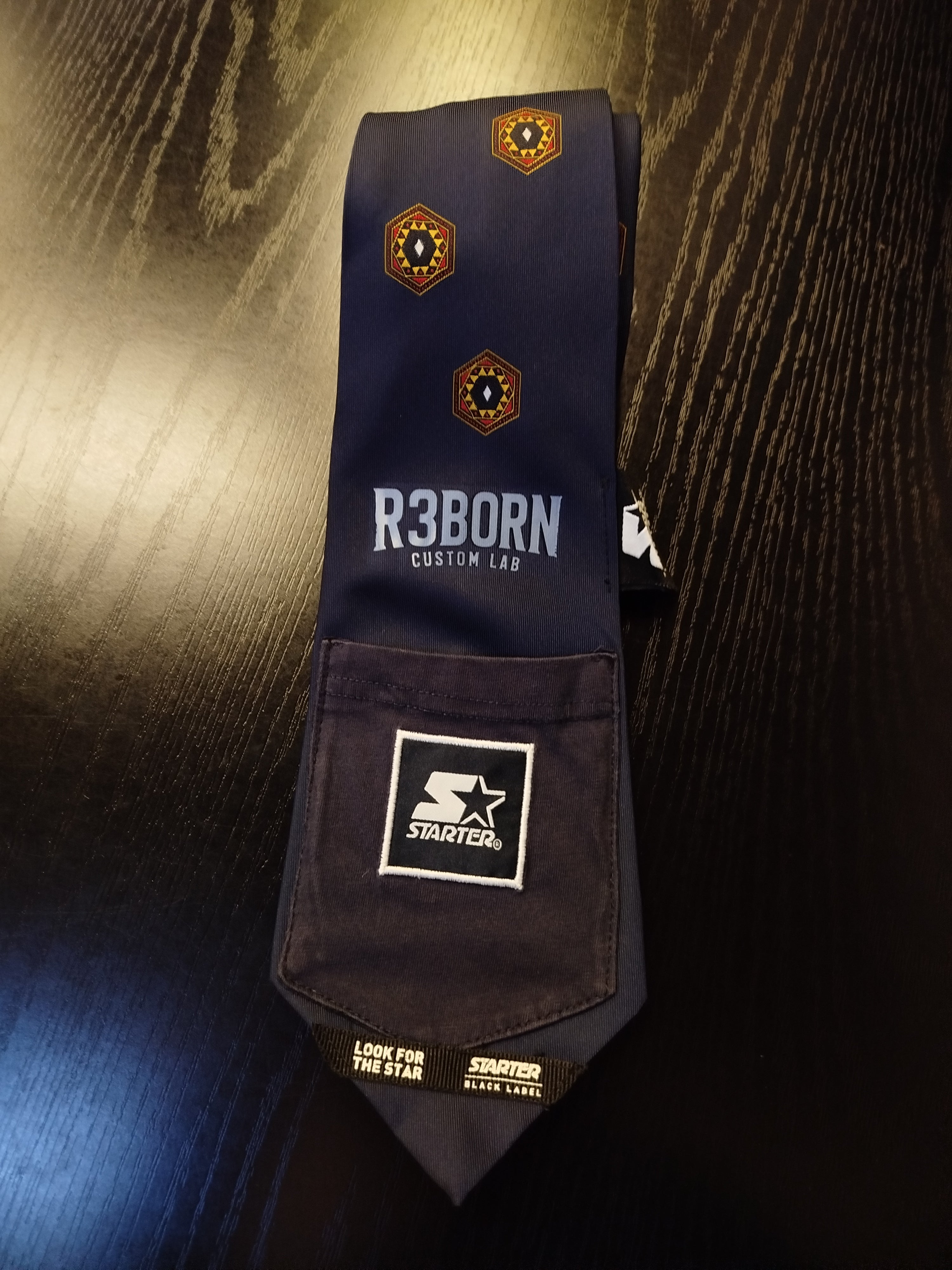 Commodore custom Starter black Label tie | R3BORN